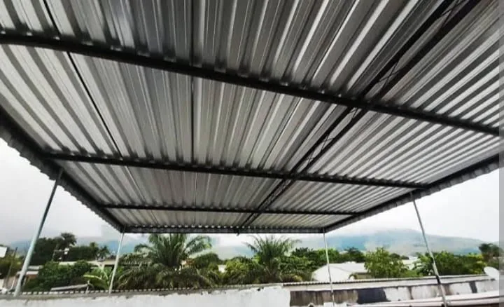 Toldo em Aluzinco com Estrutura em Aço Galvanizado
