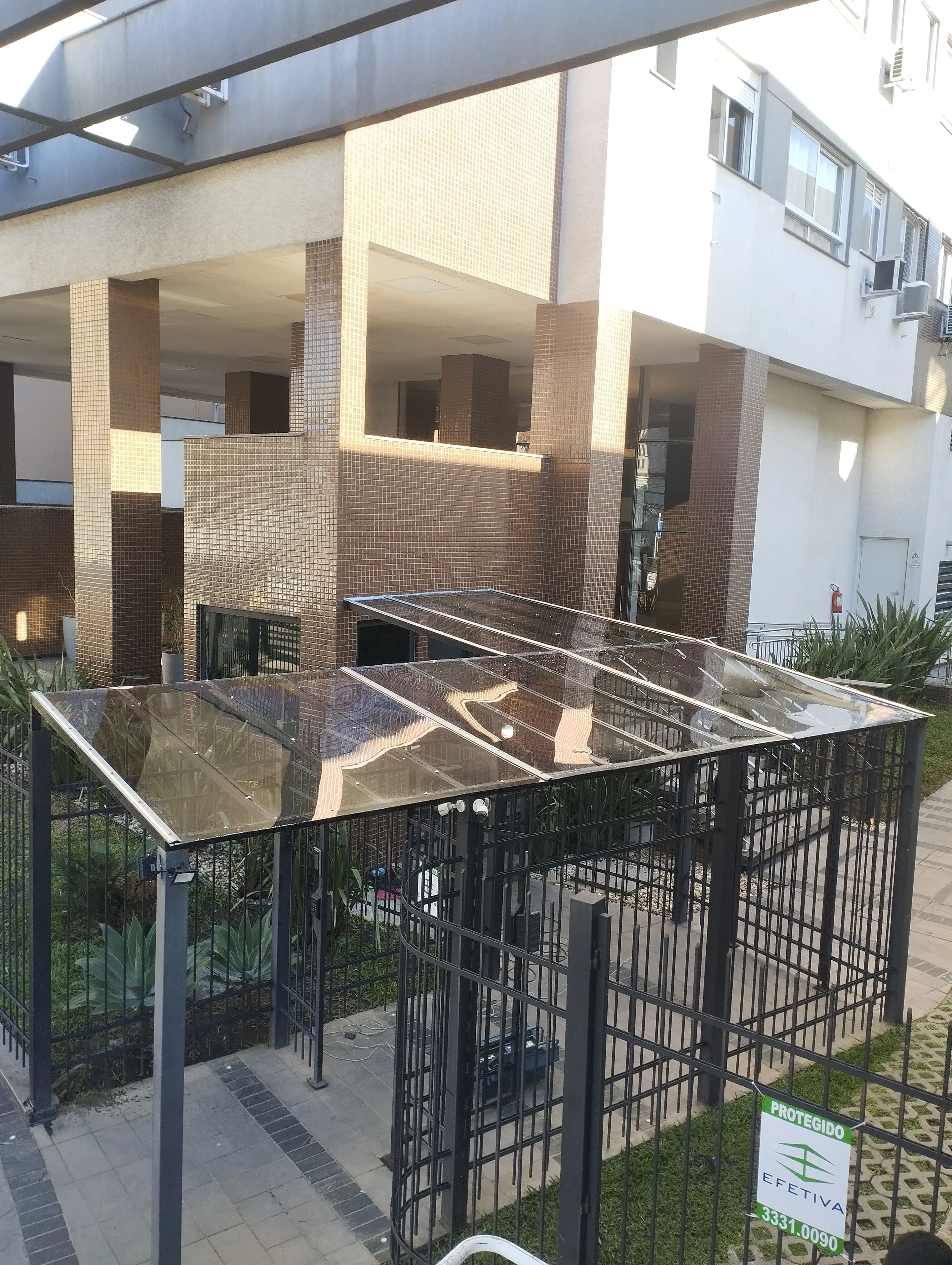 Toldo Fixo em Policarbonato Compacto