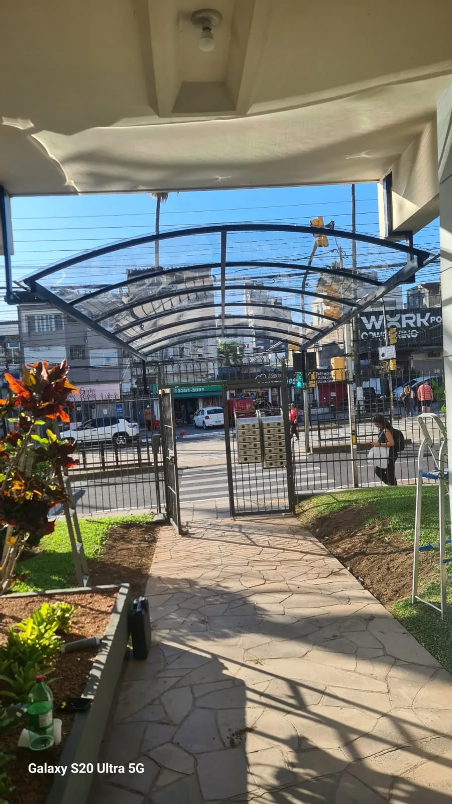 Toldo Fixo em Policarbonato Compacto